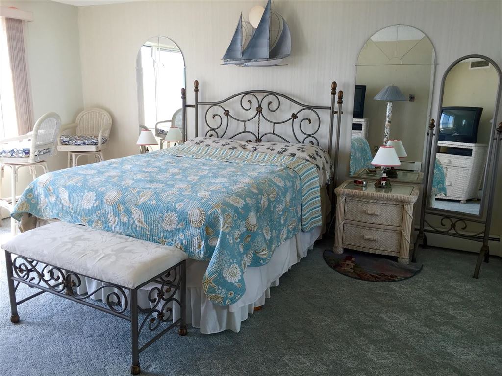 1900 BOARDWALK 405 NORTH WILDWOOD BEACHFRONT RENTALS WITH POOLS at